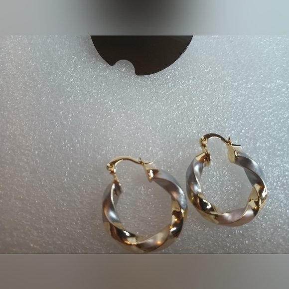 🎄14k Gold Plated Tri Tone Earrings - Picture 14 of 17